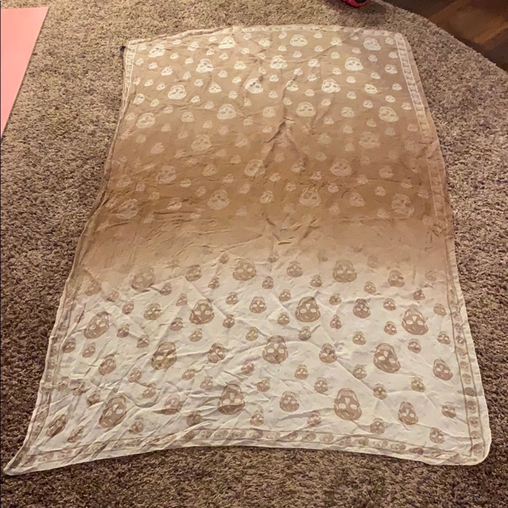 NWOT Alexander McQueen Silk Skull Scarf